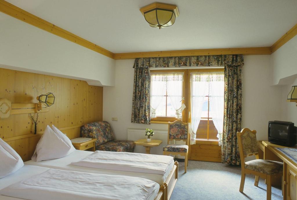 Kaiserhotel Neuwirt Oberndorf en Tyrol Chambre photo